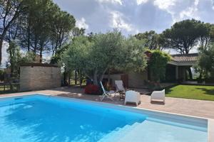 Villa con piscina a Pescara