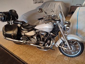 YAMAHA XVS 1900 Midnight Star