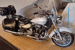 YAMAHA XVS 1900 Midnight Star