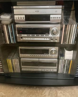 Stereo hi-fi Aiwa dotato di casse e telecomando