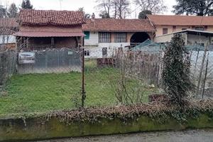 Fabbricato con terreno edificabile a Racconigi