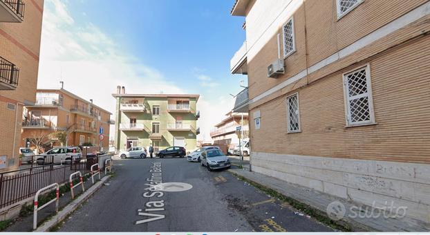 PIAZZA DEI NAVIGATORI - singola - con BALCONE - SP