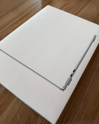 Macbook air  13.6
