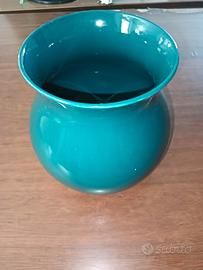 vaso in ceramica colore verde scuro 