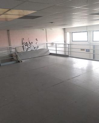 Ufficio piano terra con magazzino