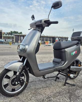 Velocipede-elettrico ecobiker -solo 1 km