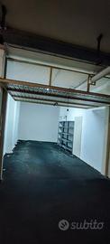 AMPIO BOX/GARAGE/DEPOSITO- Parco Mandela a NAPOLI
