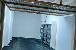 AMPIO BOX/GARAGE/DEPOSITO- Parco Mandela a NAPOLI