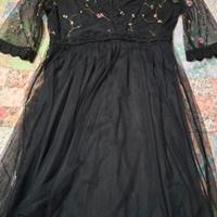 Abito in tulle ricamato