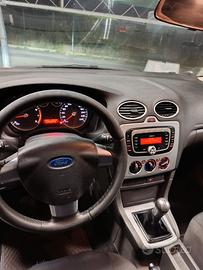 ford fucus style wagon 1.6 benzina