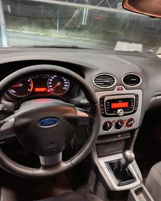 ford fucus style wagon 1.6 benzina
