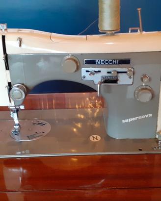 Macchina da cucire Necchi Supernova