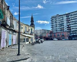 NEGOZIO A NAPOLI