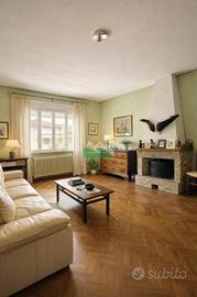 Villa di 220 m² con 5 locali e posto auto a Ravenn