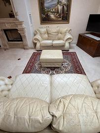 Salotto in pelle 2 divani con pouf