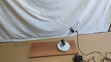 Lampada da tavolo Veneta Lumi snodabile