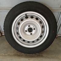 Barum Brillantis  185 65 R15 con cerchio