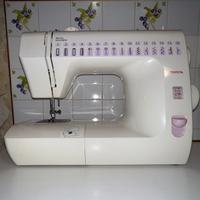 Macchina da cucire TOYOTA come nuova