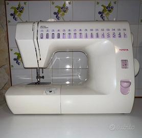 Macchina da cucire TOYOTA come nuova