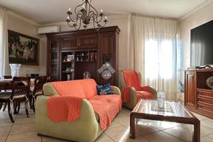 4 LOCALI A GIUGLIANO IN CAMPANIA