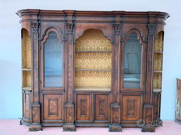 Splendido mobile in legno massiccio