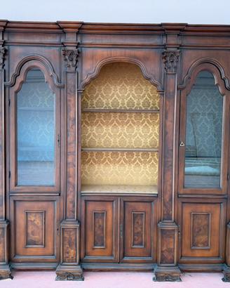 Splendido mobile in legno massiccio
