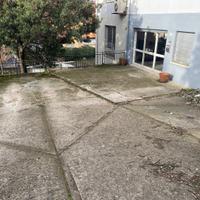 Ampio locale magazzino