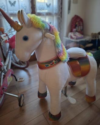 Unicorno su ruote