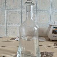 Bottiglia antica di vetro pregiato inciso