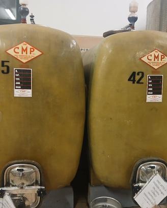 3 botti da 25 hl e 1 botte da30 hl in vetroresina 