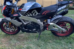 Aprilia tuono v4 1100