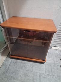 Mobiletto con sportelli in vetro