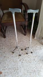 "Bastoni quadripodi da passeggio in alluminio"