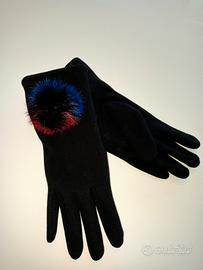 Guanti neri con pon pon in pelliccia 