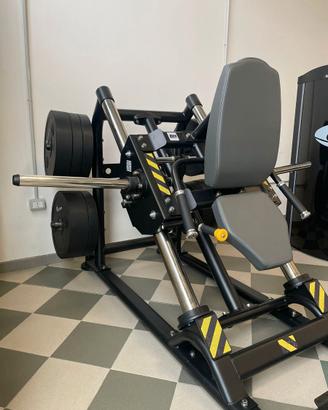 pressa hack squat a carico pesi manuale