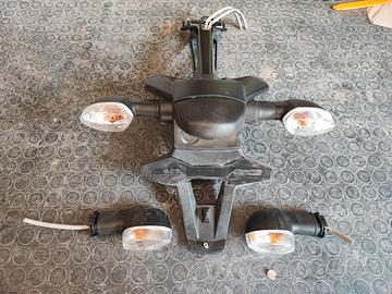 Portatarga originale e frecce perYamaha Tracer 900