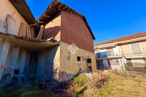 RUSTICO A GASSINO TORINESE