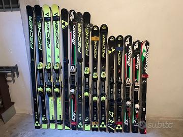 Sci di varie misure e marche