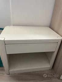 Comodino bianco con cassetto