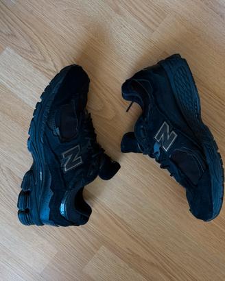 New Balance 2002R Black Triple Black Taglia 43