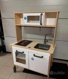Cucina giocattolo