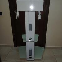 Supporto televisione con mensole in vetro