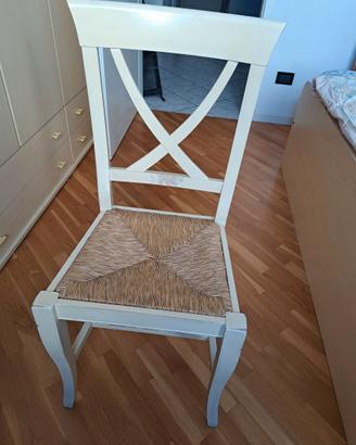 4 Sedie legno massello e paglia + 1 rossa