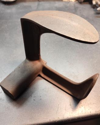 Incudine da calzolaio in ferro.