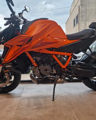 KTM 1390 SUPER DUKE R 2026 TECH PACK OMAGGIO