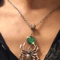 collana con ciondolo a forma di ragno 