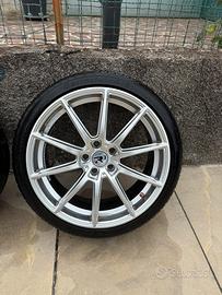 Cerchi con pleumatici in lega  da 19 golf  R line