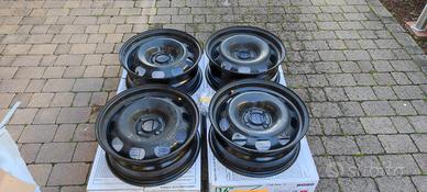 Cerchi in ferro 16" 4 fori.