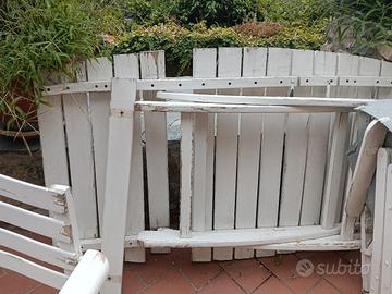 tavolo in legno con sedie 