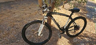 Specialized Hardrock nera da 26